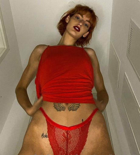 Photo nue de fuite OnlyFans de Favouriteredheadbella