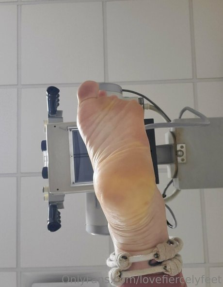 Photo nue de fuite OnlyFans de Lovefiercelyfeet