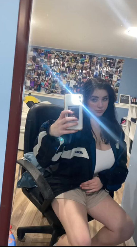 Photo nue de fuite OnlyFans de Kenzie A