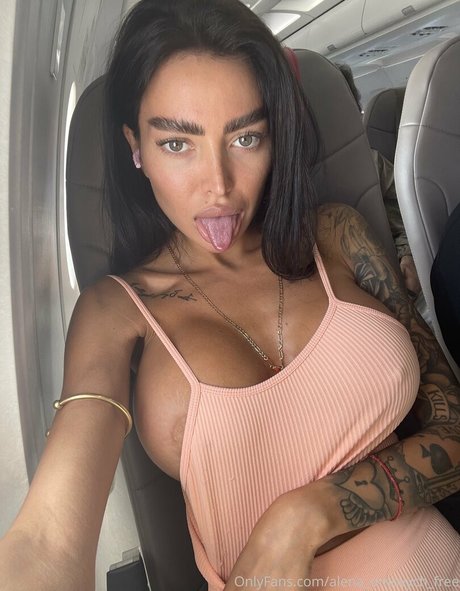Photo nue de fuite OnlyFans de Alenaomovychfree