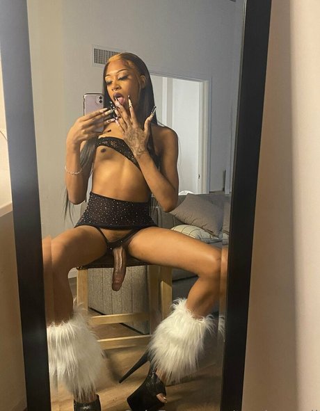 Photo nue de fuite OnlyFans de Tstxkyodoll
