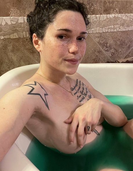 Photo nue de fuite OnlyFans de Eeveebeevip