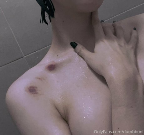 Photo nue de fuite OnlyFans de Dumbbuni