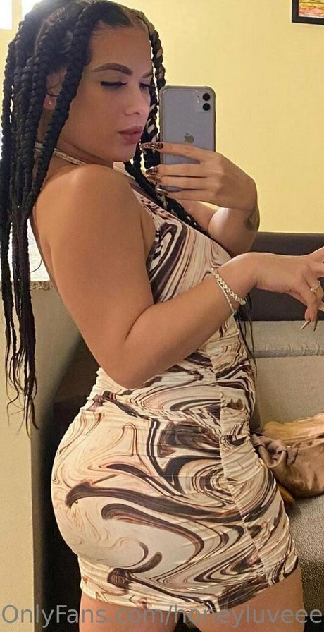 Photo nue de fuite OnlyFans de Honeyluveee